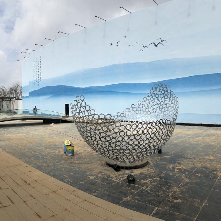 玻璃鋼不銹鋼定制半圓環(huán)齒輪造型雕塑房地產(chǎn)入口地標雕塑擺件